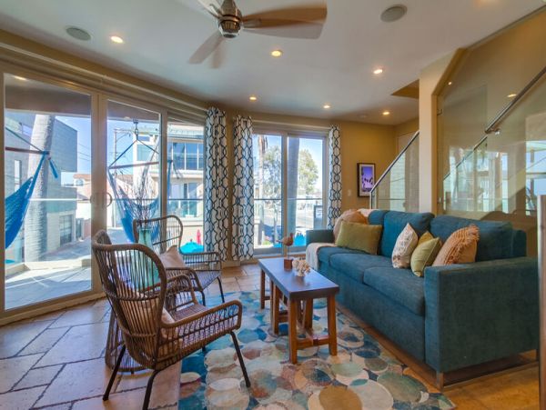 Lovely Mission Beach Townhome Steps from the Beach Sleeps 10