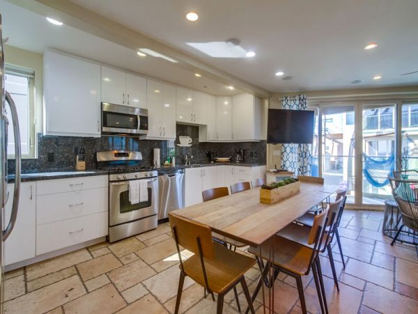 Lovely Mission Beach Townhome Steps from the Beach Sleeps 10