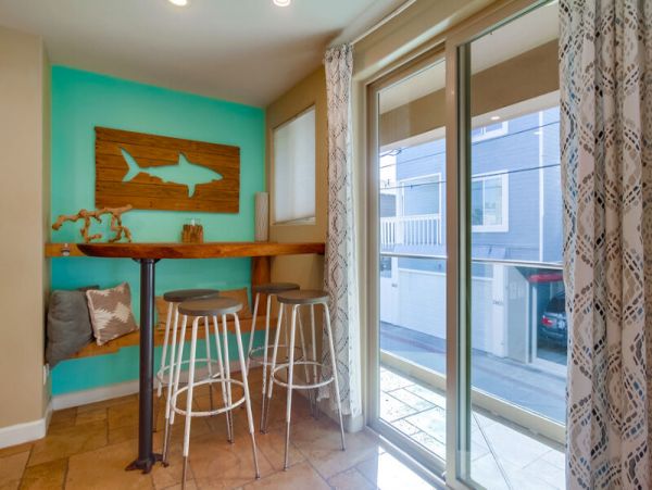 Lovely Mission Beach Townhome Steps from the Beach Sleeps 10
