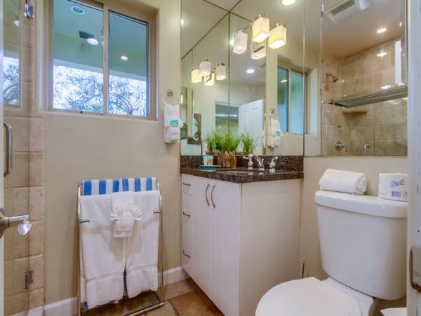 Lovely Mission Beach Townhome Steps from the Beach Sleeps 10