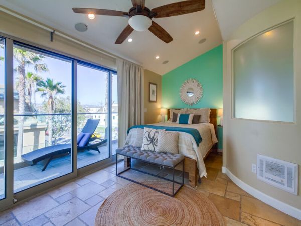 Lovely Mission Beach Townhome Steps from the Beach Sleeps 10