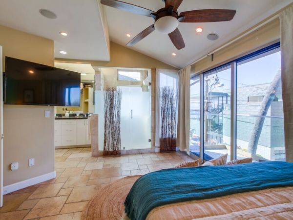 Lovely Mission Beach Townhome Steps from the Beach Sleeps 10