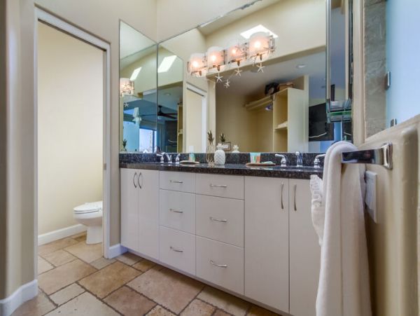 Lovely Mission Beach Townhome Steps from the Beach Sleeps 10