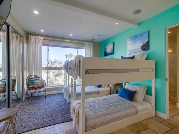 Lovely Mission Beach Townhome Steps from the Beach Sleeps 10