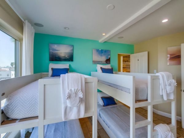 Lovely Mission Beach Townhome Steps from the Beach Sleeps 10