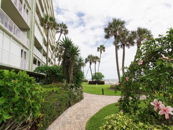 Indian Shores 3 Bedroom Vacation Condo Right on the Beach Great Views