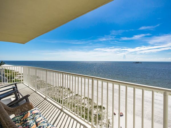 Three bedroom Modern Gulf Front Vacation Condo