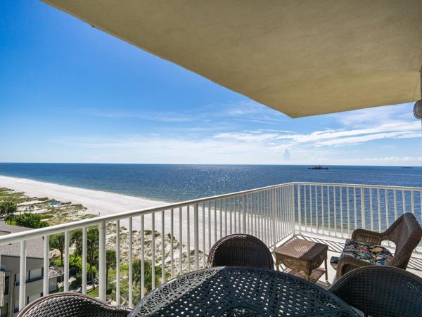 Three bedroom Modern Gulf Front Vacation Condo