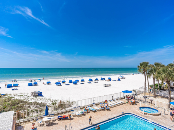 Lovely Beach-Front 3 Bedroom Condo in Indian Shores