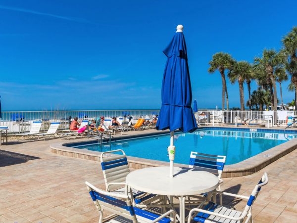 Lovely Beach-Front 3 Bedroom Condo in Indian Shores