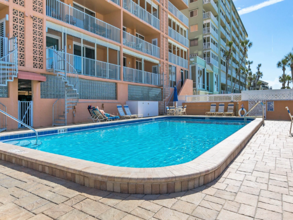 Lovely Beach-Front 3 Bedroom Condo in Indian Shores