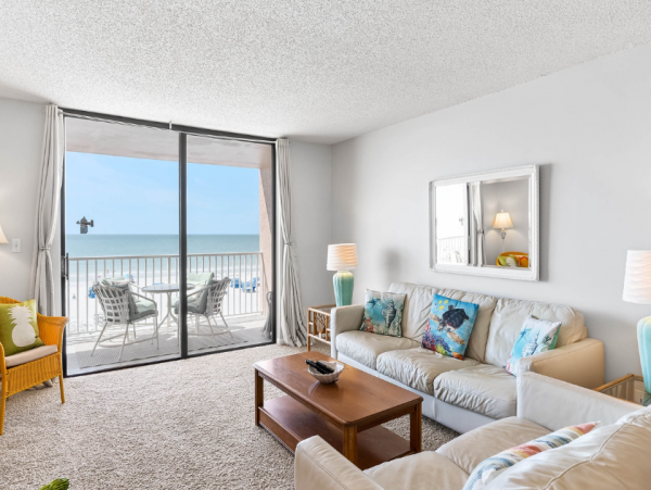Lovely Beach-Front 3 Bedroom Condo in Indian Shores