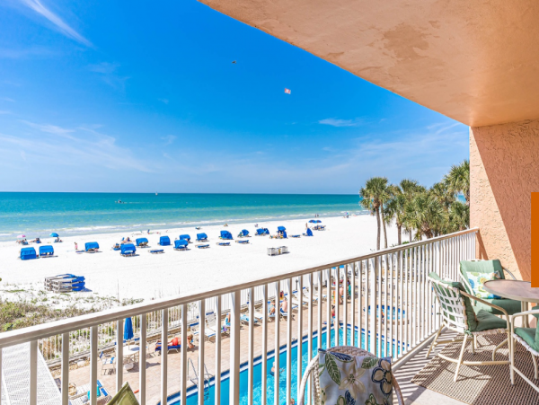 Lovely Beach-Front 3 Bedroom Condo in Indian Shores