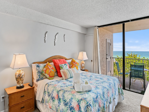 Lovely Beach-Front 3 Bedroom Condo in Indian Shores