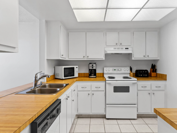 Lovely Beach-Front 3 Bedroom Condo in Indian Shores