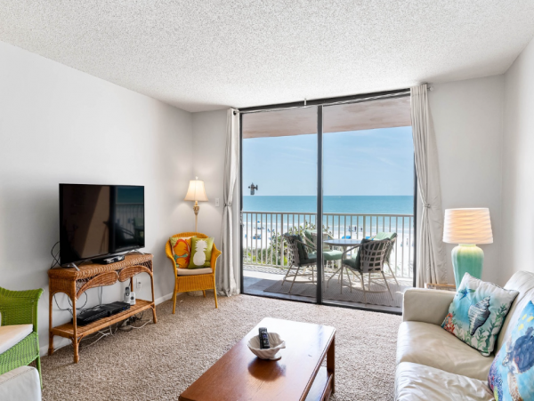 Lovely Beach-Front 3 Bedroom Condo in Indian Shores