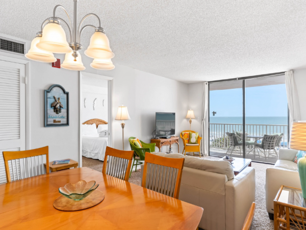 Lovely Beach-Front 3 Bedroom Condo in Indian Shores