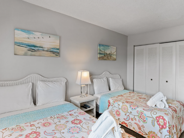 Lovely Beach-Front 3 Bedroom Condo in Indian Shores