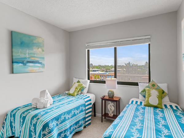 Lovely Beach-Front 3 Bedroom Condo in Indian Shores