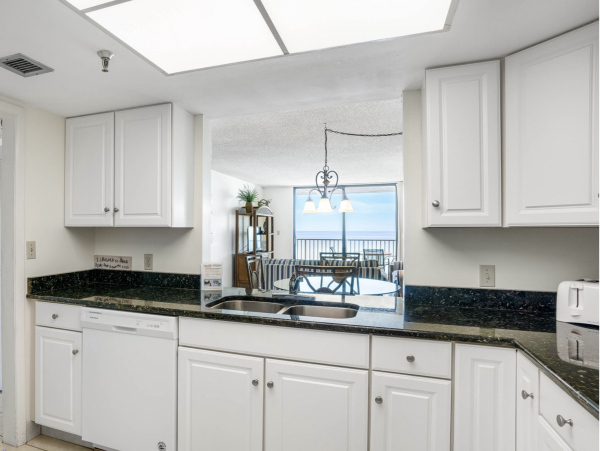 Lovely Vacation Getaway with Full Ocean Views