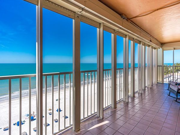 Gulf Front Corner Unit with 3 Bedrooms in Indian Shores
