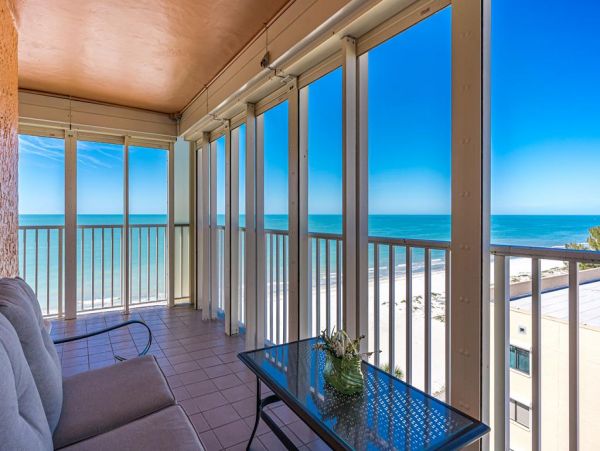 Gulf Front Corner Unit with 3 Bedrooms in Indian Shores