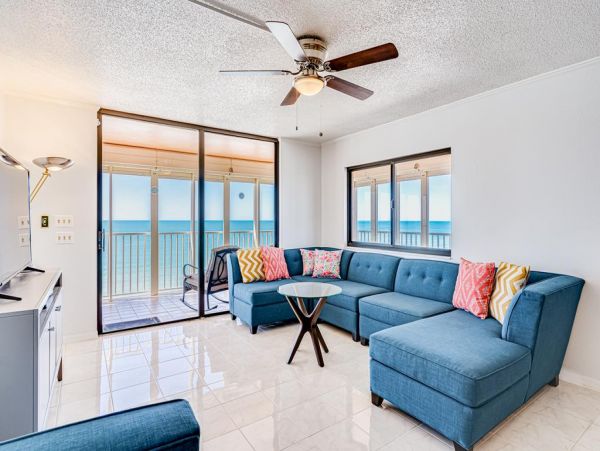 Gulf Front Corner Unit with 3 Bedrooms in Indian Shores