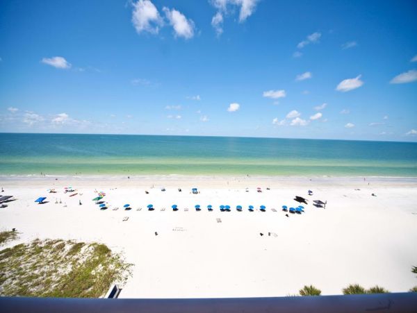 Gulf Front Corner Unit with 3 Bedrooms in Indian Shores