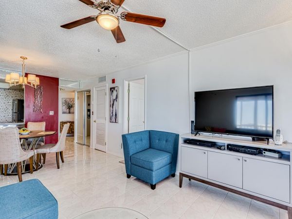 Gulf Front Corner Unit with 3 Bedrooms in Indian Shores