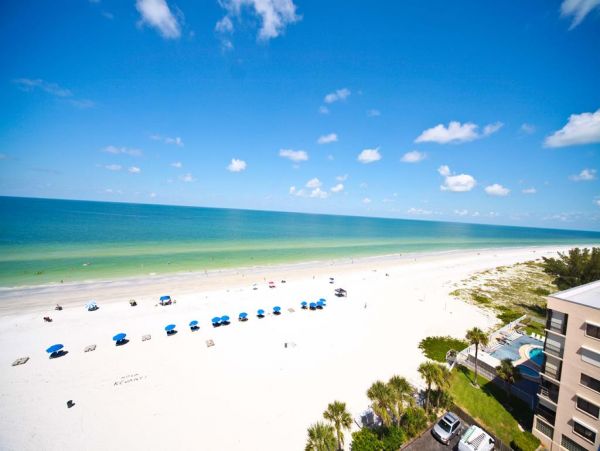Gulf Front Corner Unit with 3 Bedrooms in Indian Shores