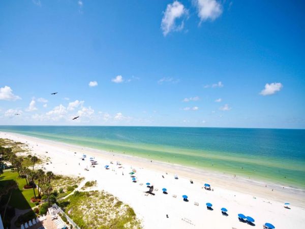 Gulf Front Corner Unit with 3 Bedrooms in Indian Shores
