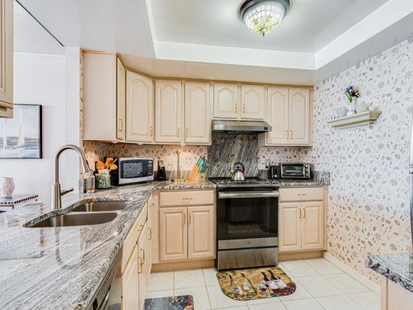 Gulf Front Corner Unit with 3 Bedrooms in Indian Shores