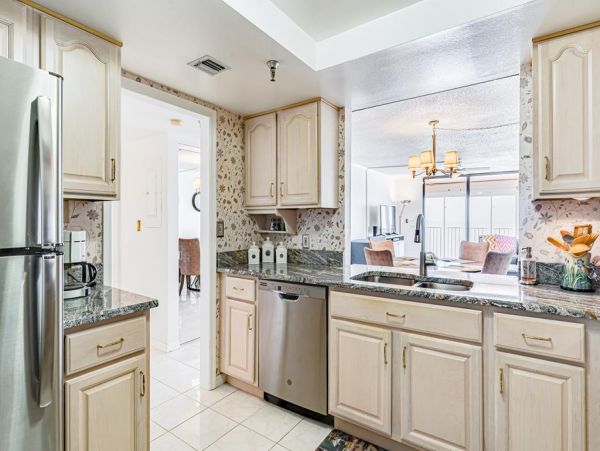 Gulf Front Corner Unit with 3 Bedrooms in Indian Shores