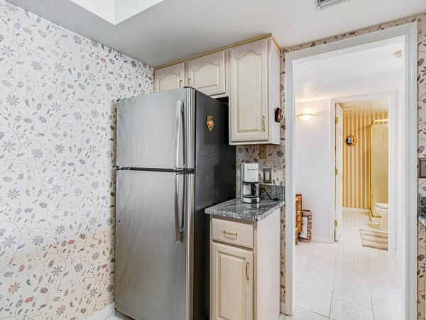 Gulf Front Corner Unit with 3 Bedrooms in Indian Shores