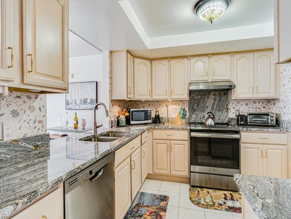 Gulf Front Corner Unit with 3 Bedrooms in Indian Shores