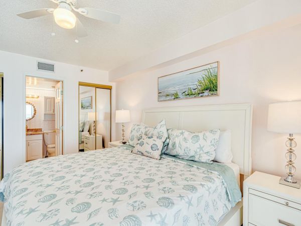 Gulf Front Corner Unit with 3 Bedrooms in Indian Shores