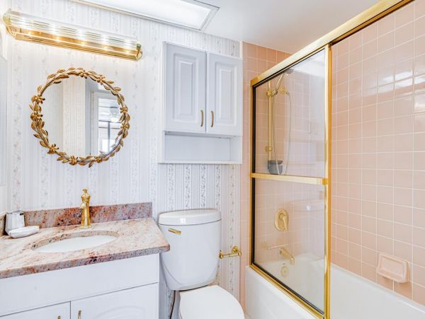 Gulf Front Corner Unit with 3 Bedrooms in Indian Shores