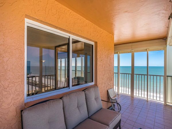 Gulf Front Corner Unit with 3 Bedrooms in Indian Shores