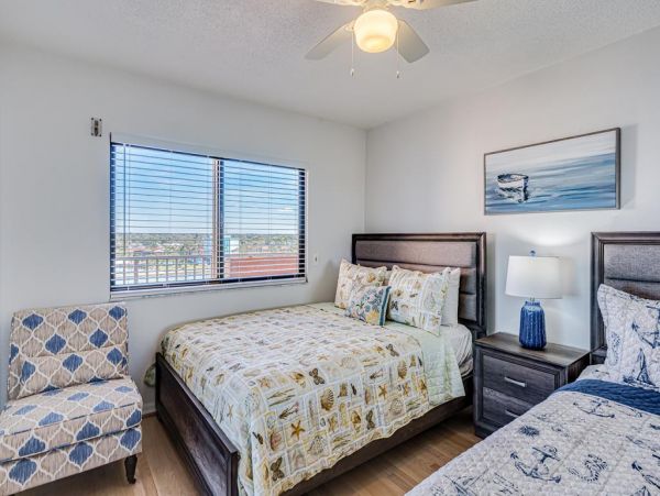 Gulf Front Corner Unit with 3 Bedrooms in Indian Shores