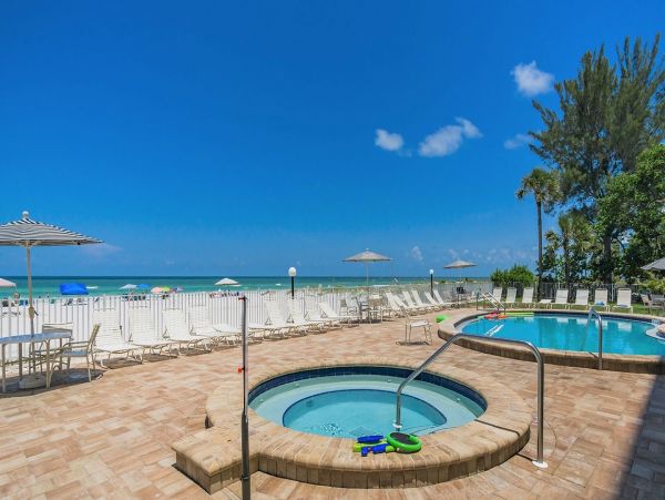 Lovely 3 Bedroom Vacation Condo with Full Ocean View