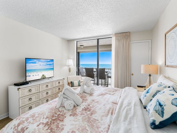 Gulf Front Vacation Rental - Family Friendly Condo with Pool & Balcony