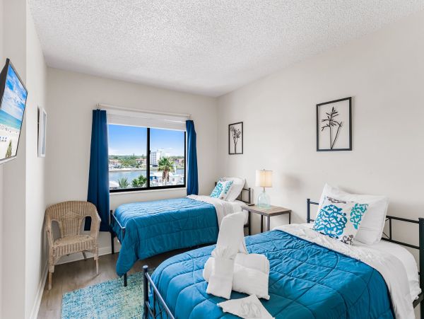 Gulf Front Vacation Rental - Family Friendly Condo with Pool & Balcony