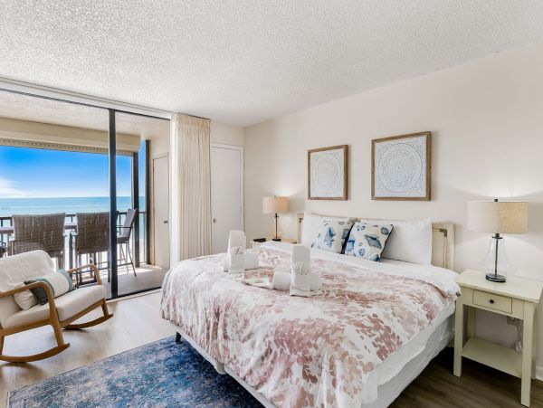 Gulf Front Vacation Rental - Family Friendly Condo with Pool & Balcony