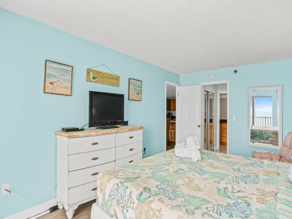 Gulf-Front Penthouse - 3 Bedroom Corner Unit with Sweeping Views