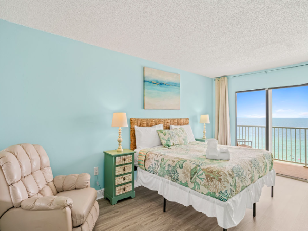 Gulf-Front Penthouse - 3 Bedroom Corner Unit with Sweeping Views