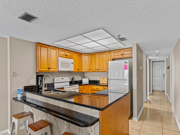 Gulf-Front Penthouse - 3 Bedroom Corner Unit with Sweeping Views
