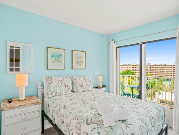 Gulf-Front Penthouse - 3 Bedroom Corner Unit with Sweeping Views