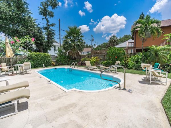 Lovely Two Bedroom Vacation Getaway in Indian Rocks Beach