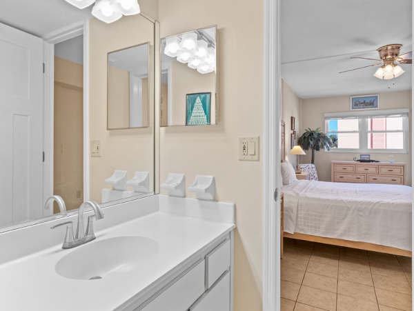 Lovely Two Bedroom Vacation Getaway in Indian Rocks Beach
