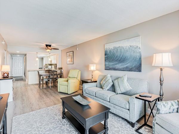 Beautiful 2 Bedroom Vacation Condo with Intracoastal Waterway View